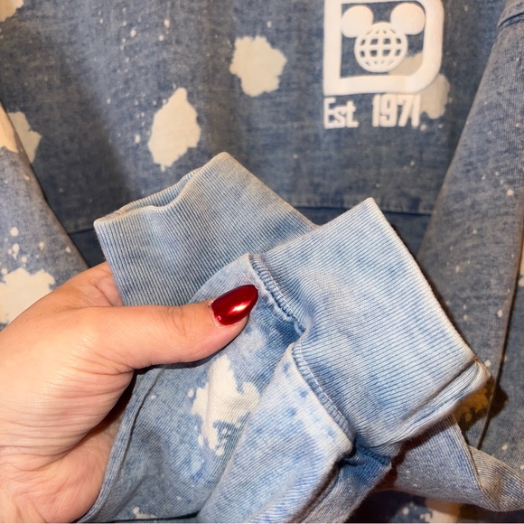 Disney Parks Blue Bleach Splatter Spirit Jersey – Size XS - Picture 6 of 9